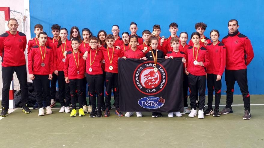 Equipo cadete y junior del Taekwondo Benavente