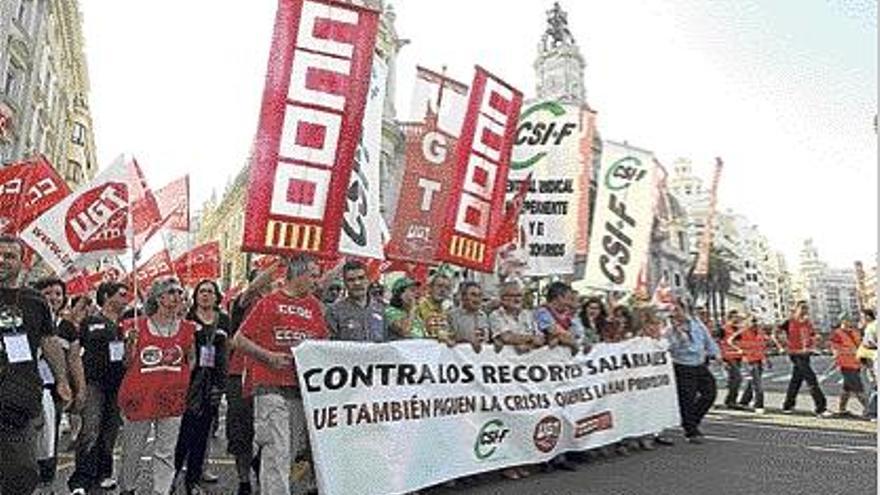 Manifestación de los sindicatos UGT, CC OO y CSI-F en contra de los recortes del Gobierno.