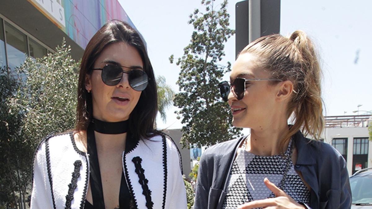 Kendall Jenenr y Gigi Hadid paseando por Los Angeles