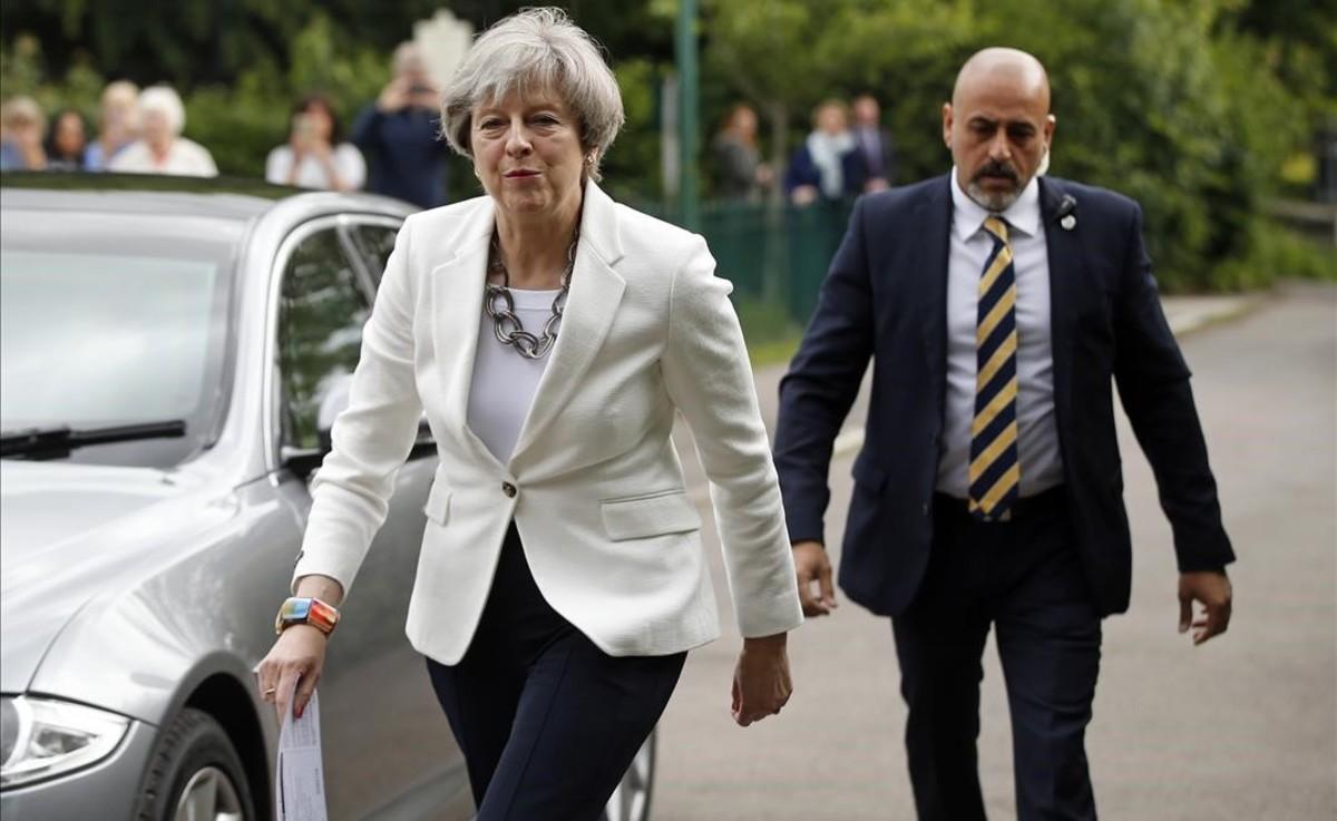 jgblanco38790373 britain s prime minister theresa may arrives to vote in the 170608103030