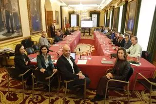 La reunión de la mesa de seguimiento de Naval Azul, en imágenes