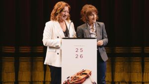 Las directoras del Teatro de la Zarzuela, Isamay Benavente, y del INAEM, Paz Santa Cecilia, este lunes durante la presentación de la programación del primero.