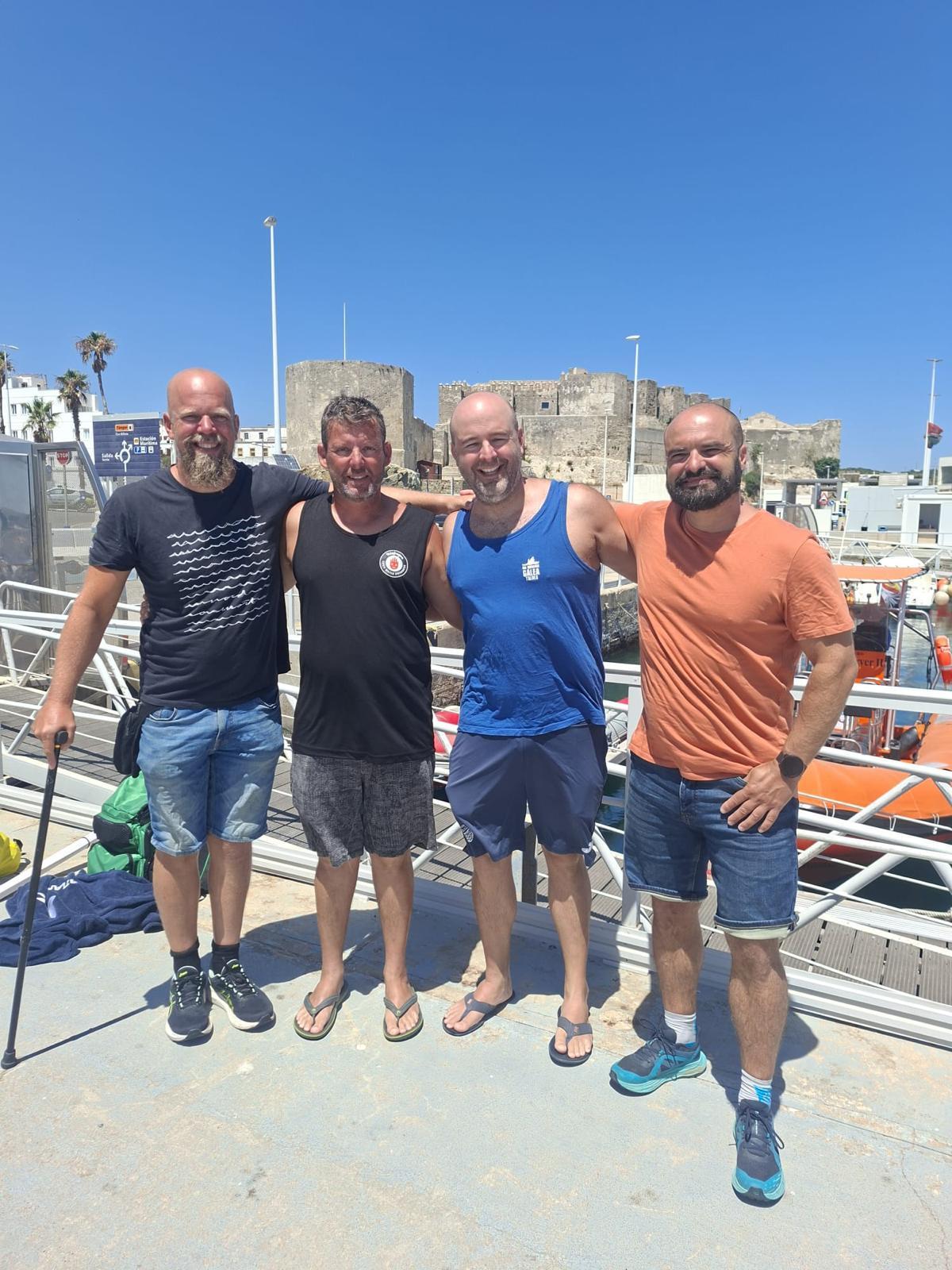 Rodríguez, segon per l'esquerra, amb els seus tres companys de travessia.