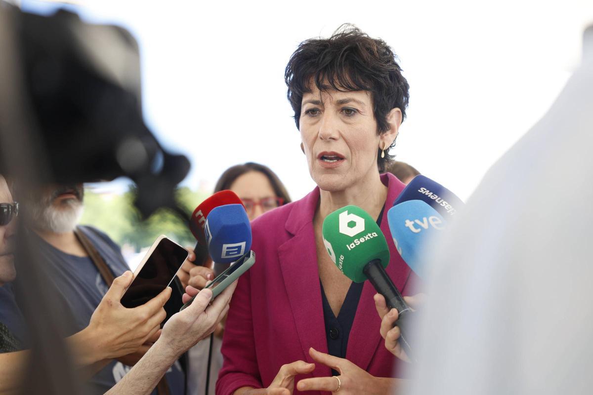 La ministra Elma Saiz durante su intervención.