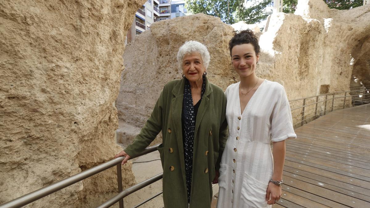 Paule Zajdermann e Ilona Bachelier, de ‘La historia de Annette Zelman’ , en el Teatro Romano de Zaragoza.