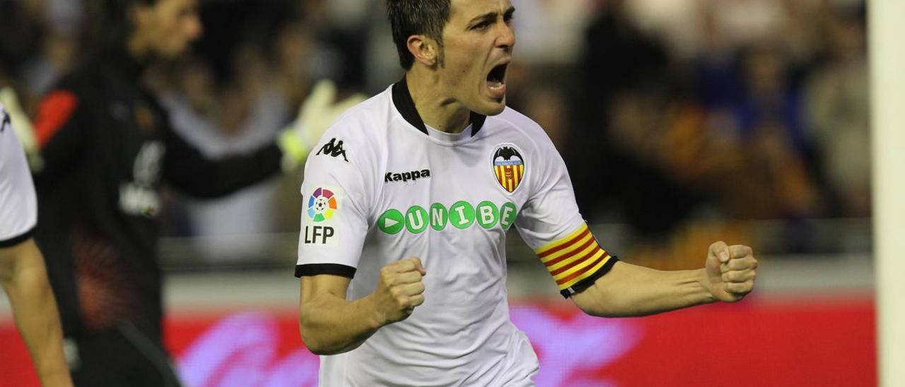 Las últimas dos temporadas de Villa en el Valencia fueron igualmente de exitosas en cuanto a goles, siendo el máximo goleador español de nuevo. Aunque el equipo no pudo levantar ningún título más, Mestalla disfrutó del carácter y de los goles del asturiano, ya asentado como super clase mundial.