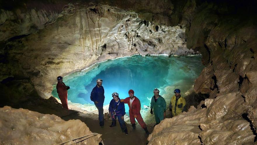 Así han explorado el entramado de cuevas de Los Chorros del río Mundo