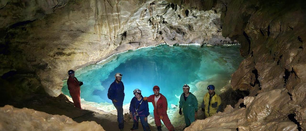 Así han explorado el entramado de cuevas de Los Chorros del río Mundo
