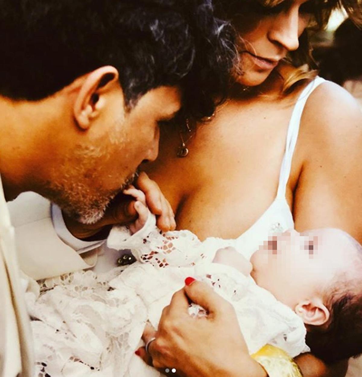 Alejandro Sanz y Raquel Perera con su hija