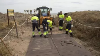 La playa de Canet recobra el pulso tras el dañino temporal