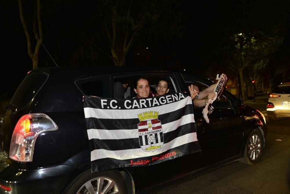 La afición celebra el ascenso del FC Cartagena