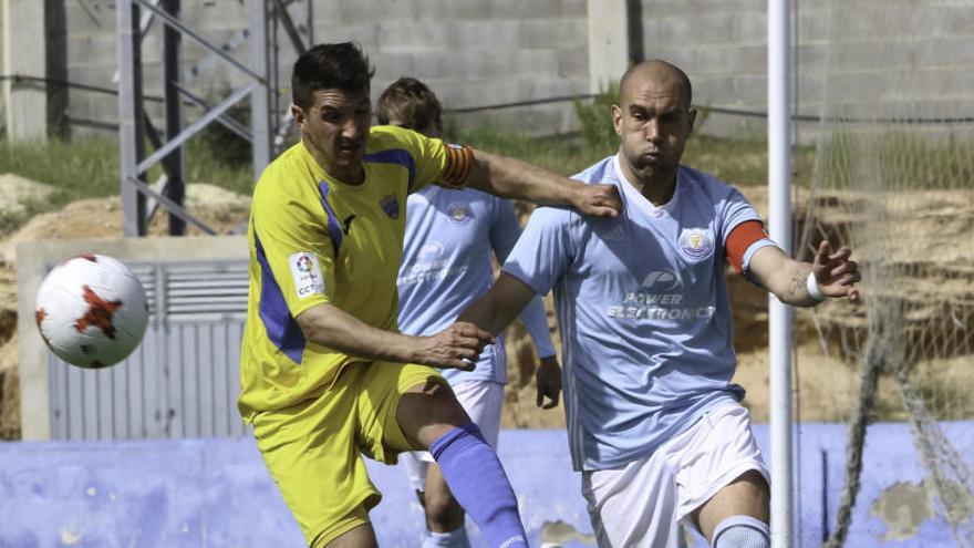 Una imagen del partido entre el Ibiza y el Mercadal