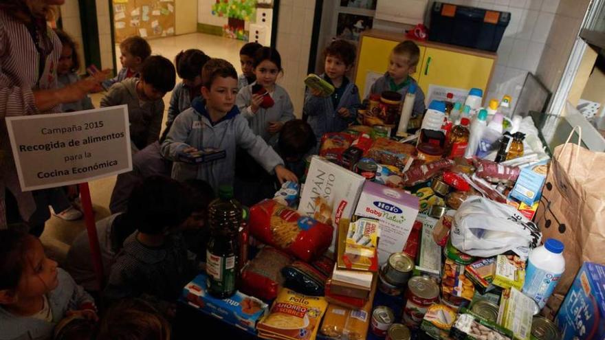 Recogida de alimentos en el Río Piles para la Cocina Económica