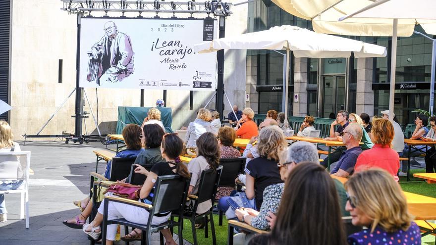 Notas, tinta y tiros, Alexis Ravelo ilumina el Día del Libro en su ciudad