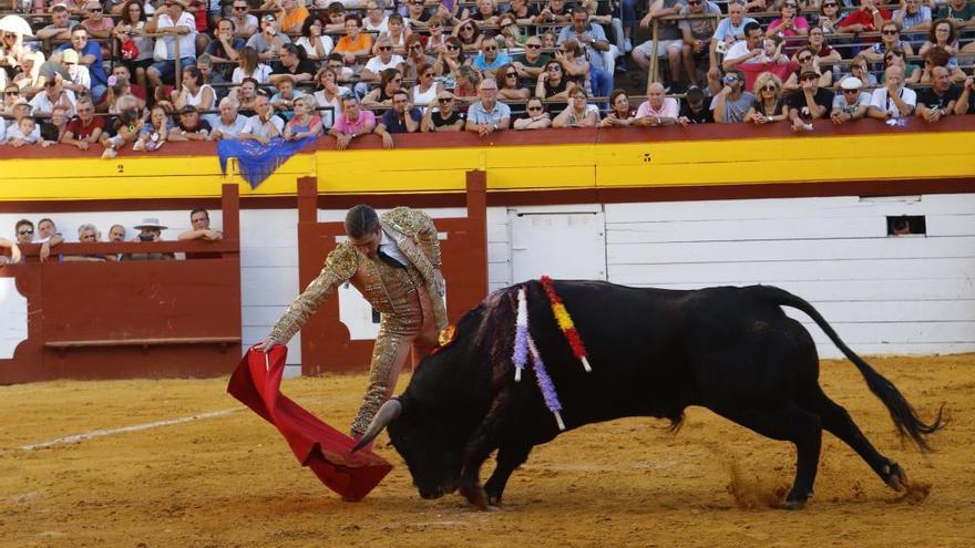 Oreja a la entrega de Alejandro Mora en Algemesí