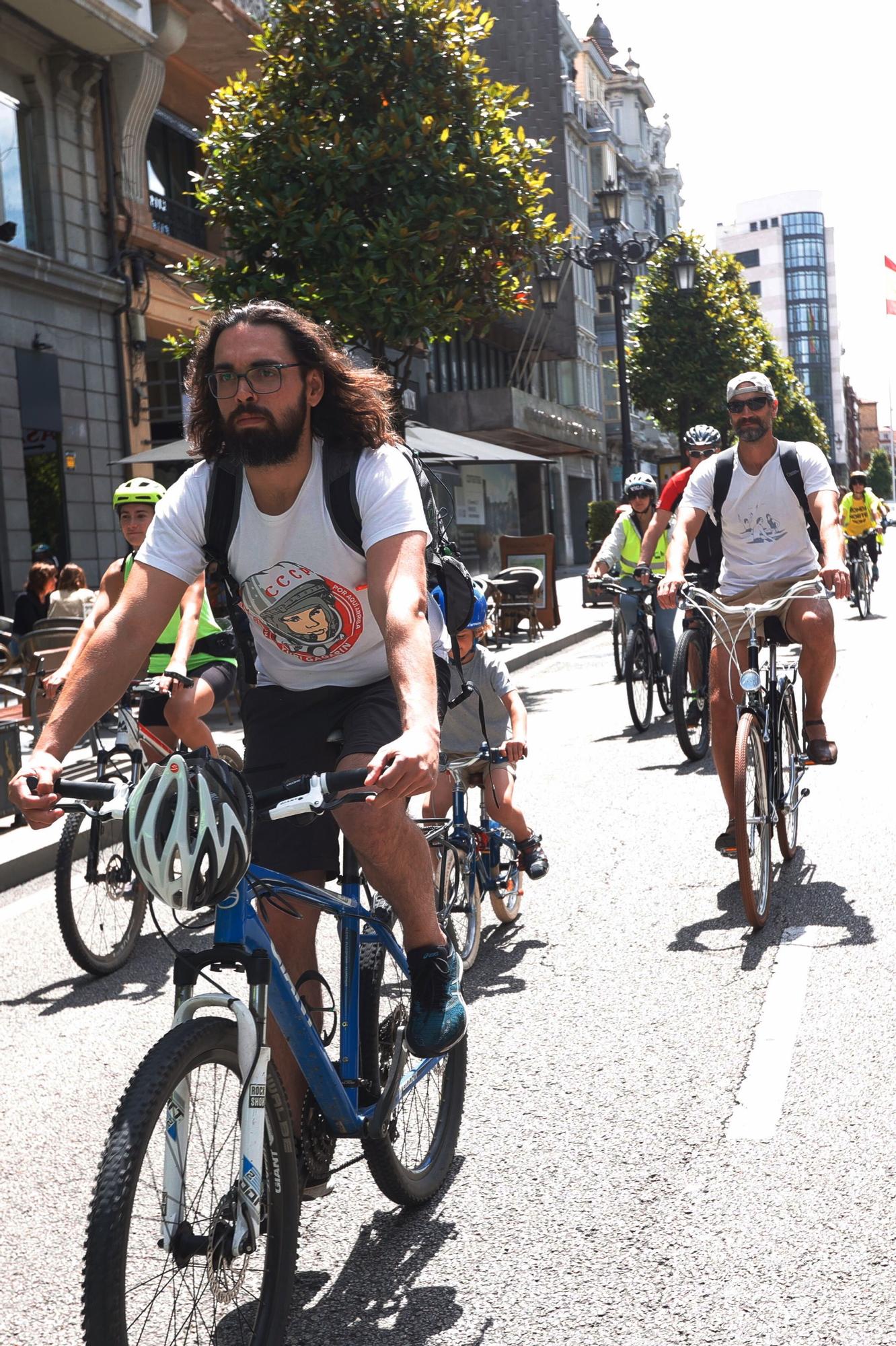 En imágenes: así fue la marcha cicloturista en Oviedo para pedir carriles bici