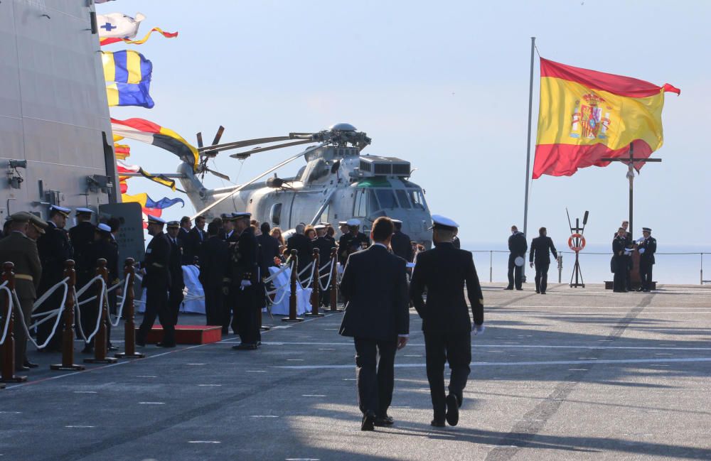 Jura de bandera civil en el portaviones Juan Carlo