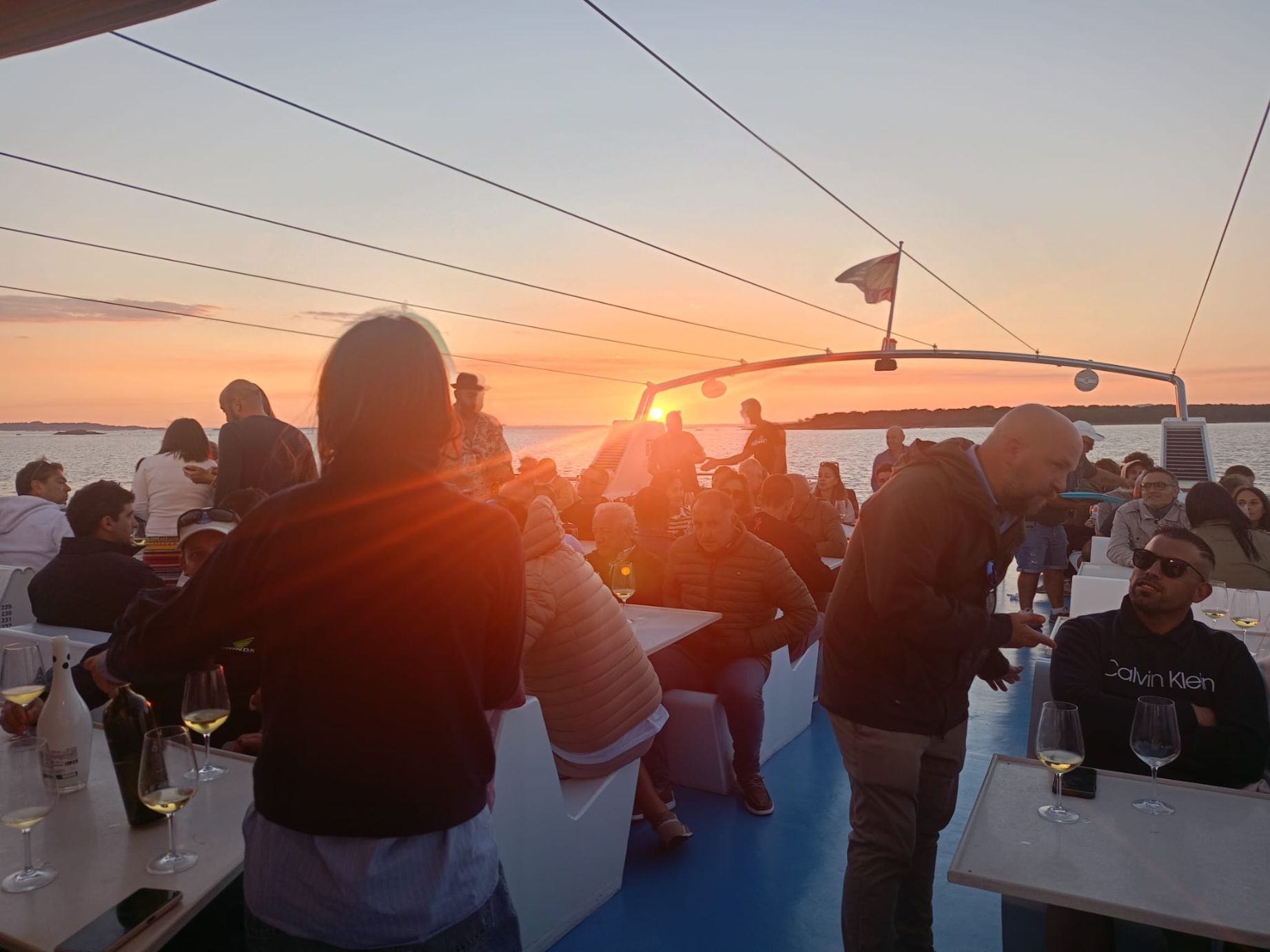 La ruta de «Viños singulares polo mar» a bordo del catamarán «Gran Cormorán Jet», esta tarde-noche.