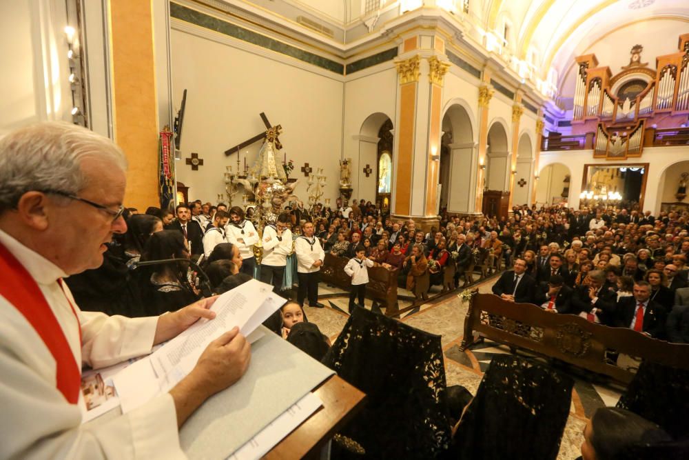 Varios momentos de la procesión que se celebró en honor al apóstol en Benidorm.