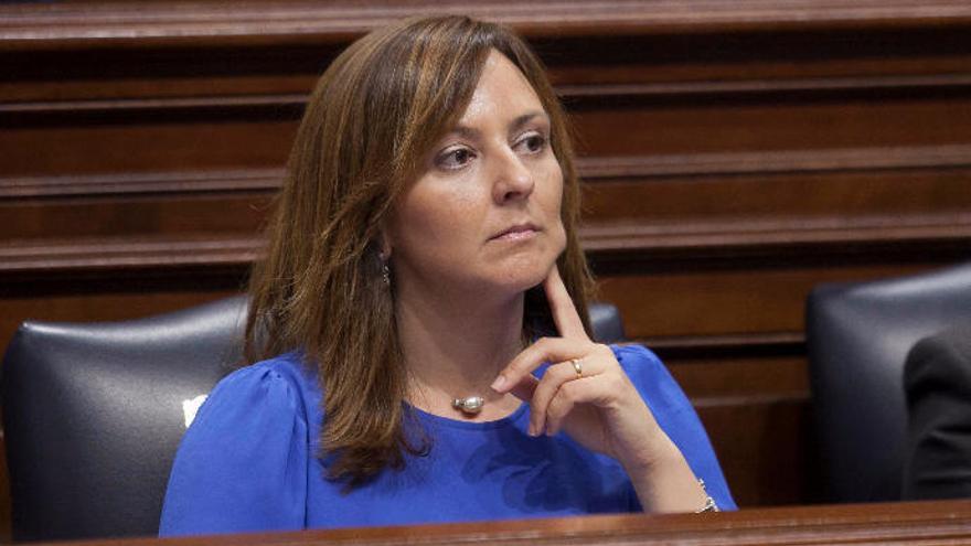 Nieves Lady Barreto en el pleno del Parlamento