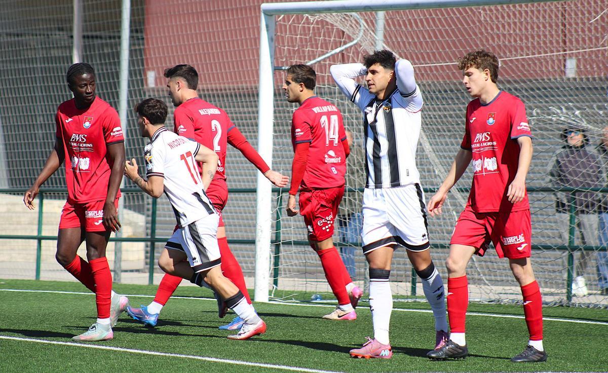 El Castellón B marcó primero, perdonó y el Porreres le remontó el partido en Gaetà Huguet.