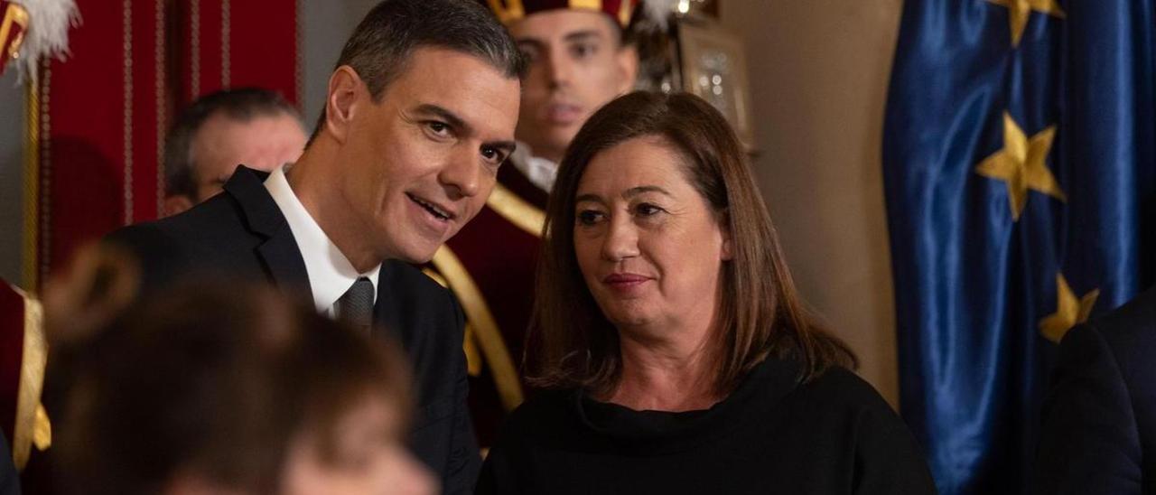 Francina Armengol y Pedro Sánchez durante el acto homenaje a la Constitución, en el Congreso de los Diputados.