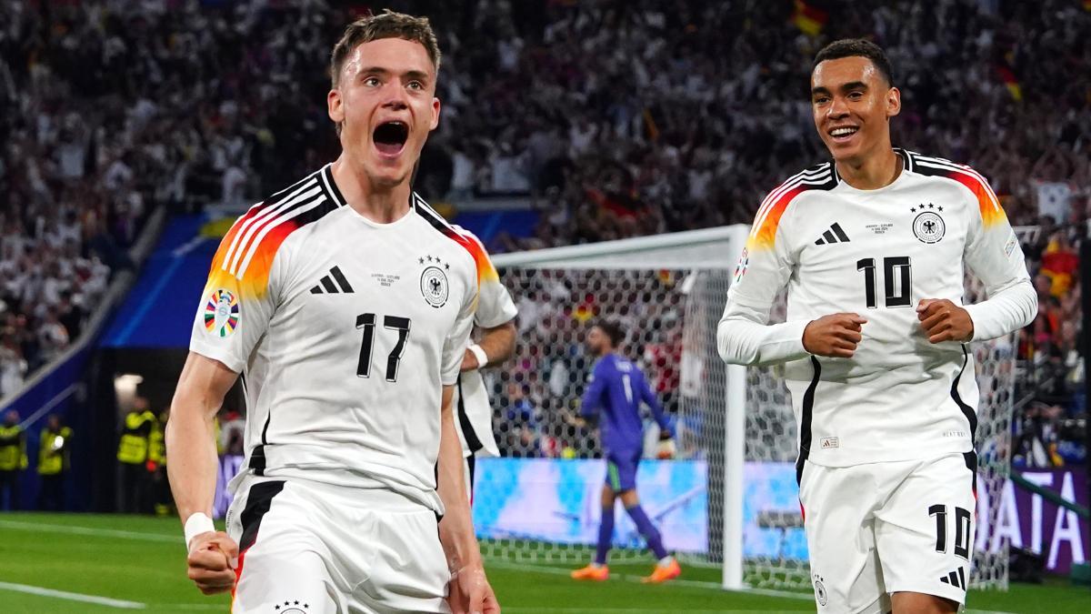 Wirtz y Musiala celebran el primer gol de Alemania ante Escocia