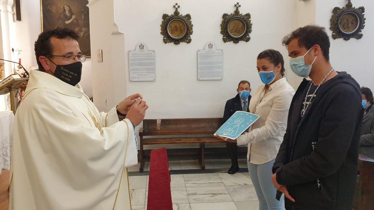 Eucaristía oficiada por el padre Fernando Alcázar.