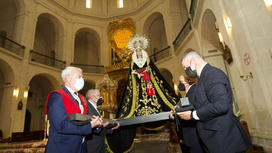 Saetas a la imagen de la Marinera en su vuelta a Alicante