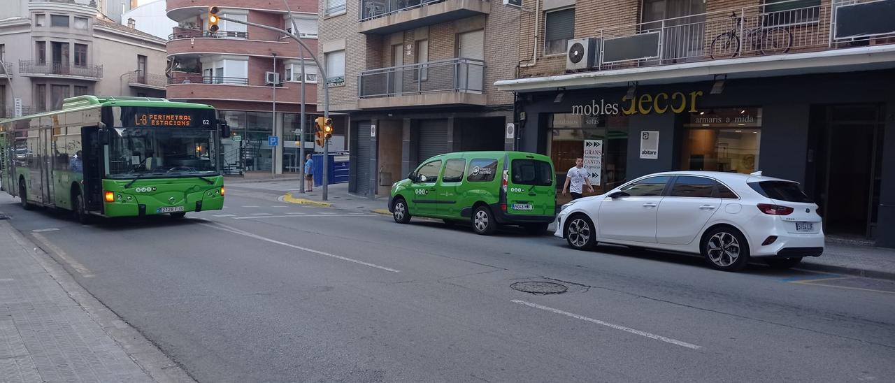 El bus al lloc dels fets, aquest dimecres a  la tarda