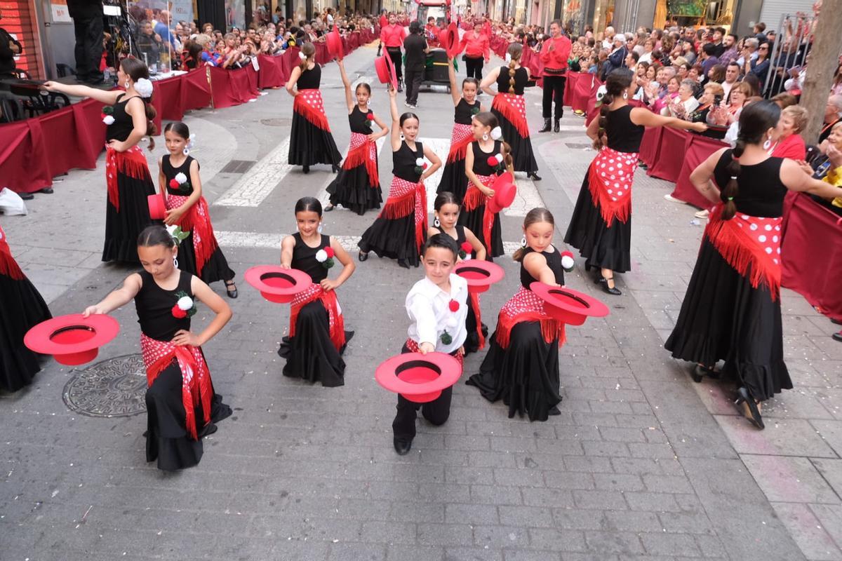 Uno de los bailes del boato de la comparsa de Contrabandistas.