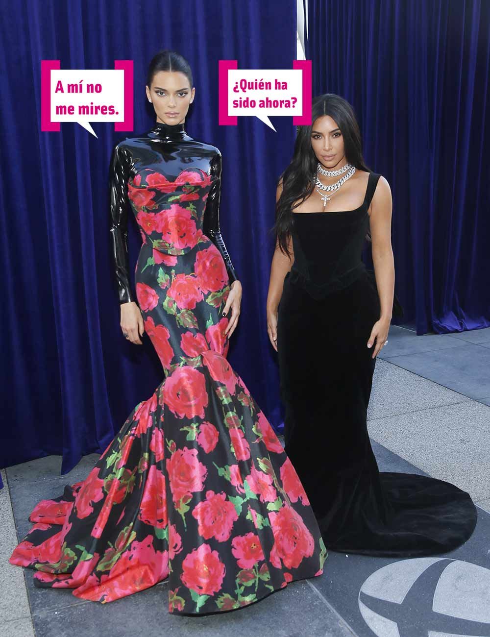 Kendall Jenner y Kim Kardashian en los Emmy