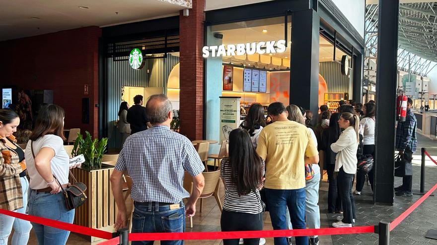 Starbucks a l’Espai Gironès destina els 4.687 euros  del dia d’obertura al Banc dels Aliments