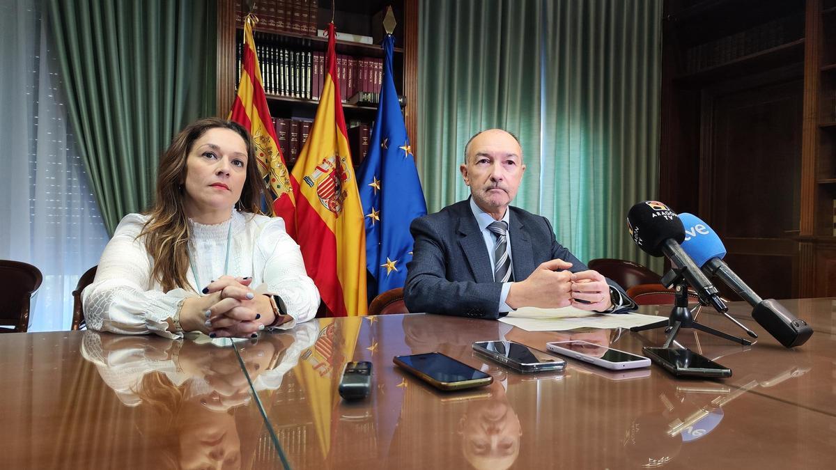 El delegado del Gobierno en Aragón, junto a la subdelegada en Zaragoza.