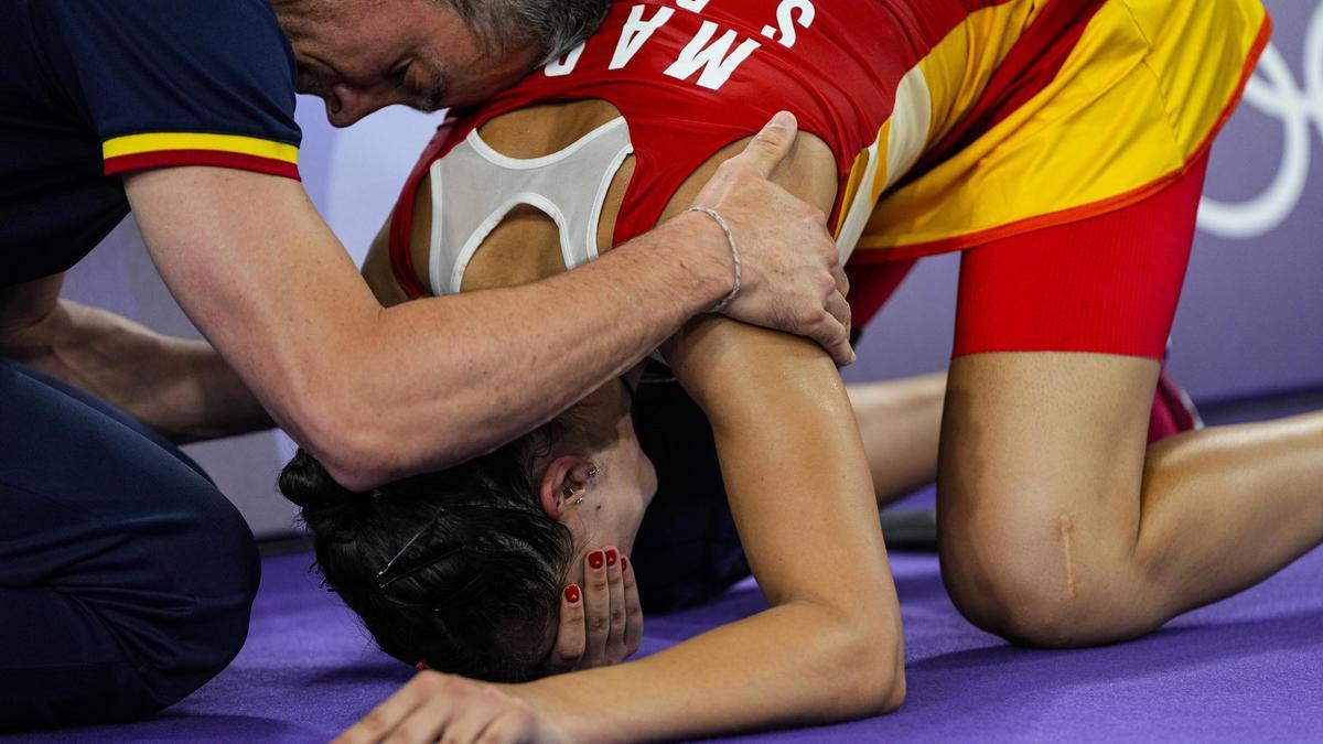 Carolina Marín, tras lesionarse en la semifinal de bádminton.