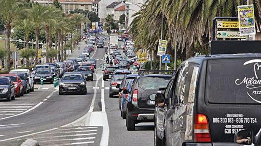 Atasco, en verano, en una carretera gallega.