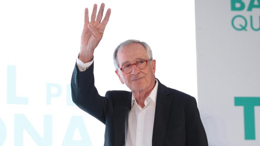 Archivo - El candidato de JxCat a la alcaldía de Barcelona, Xavier Trias, saluda durante el acto de cierre de campaña, en los Jardinets de Gràcia, a 26 de mayo de 2023, en Barcelona, Catalunya (España)