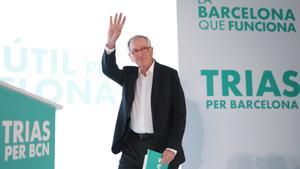 Archivo - El candidato de JxCat a la alcaldía de Barcelona, Xavier Trias, saluda durante el acto de cierre de campaña, en los Jardinets de Gràcia, a 26 de mayo de 2023, en Barcelona, Catalunya (España)