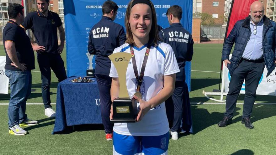 L&#039;empordanesa Júlia Llanet, campiona estatal universitària de futbol