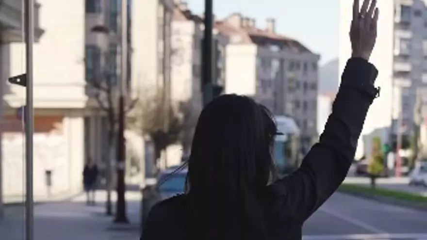 «Si quieres subir [al 'vitrasa'], levanta la mano»