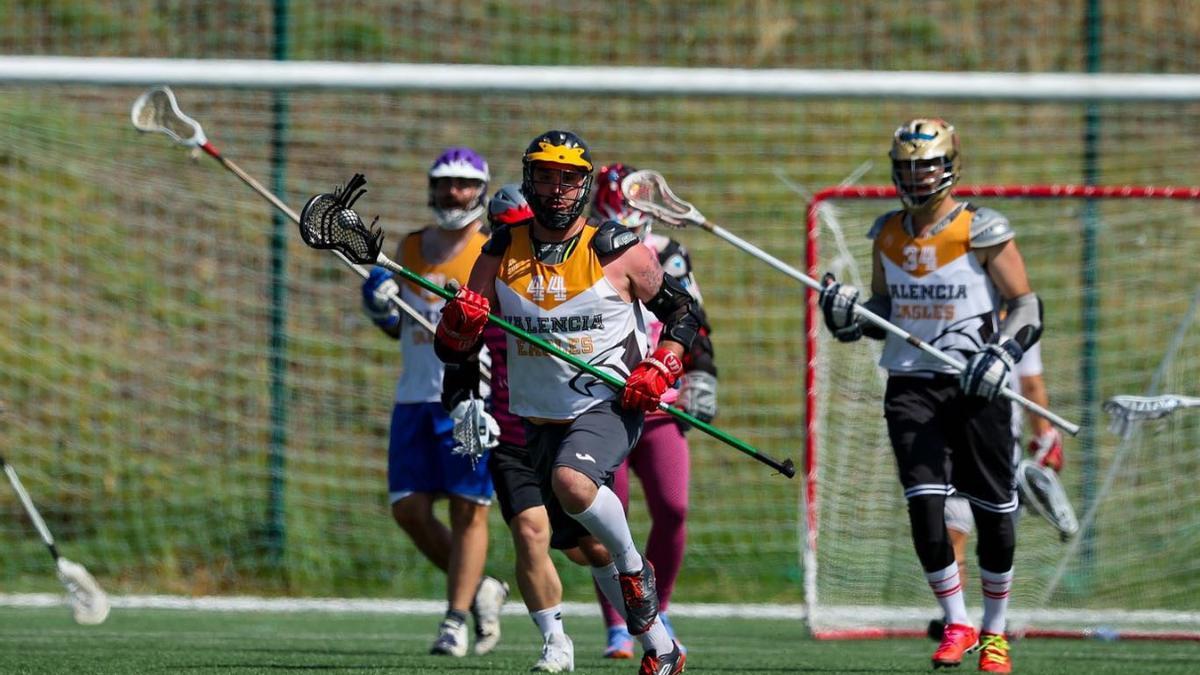 Un partido del Valencia Eagles Lacrosse en la pasada Copa de España disputada  en Oliva.
