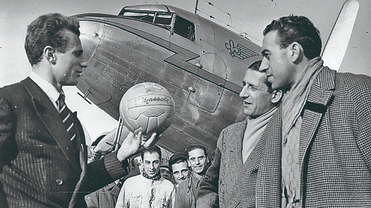 Valentino Mazzola, ídolo del Grande Torino, junto a Gabetto y Menti