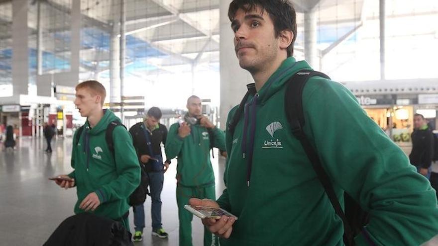 Alberto Díaz y Carlos Suárez, en el aeropuerto antes de viajar.