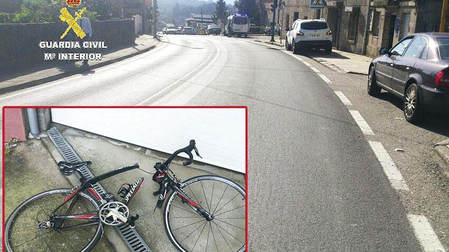 Carretera en la que ocurrió el accidente y, en el recuadro, la bicicleta en la que iba el herido. // Guardia Civil