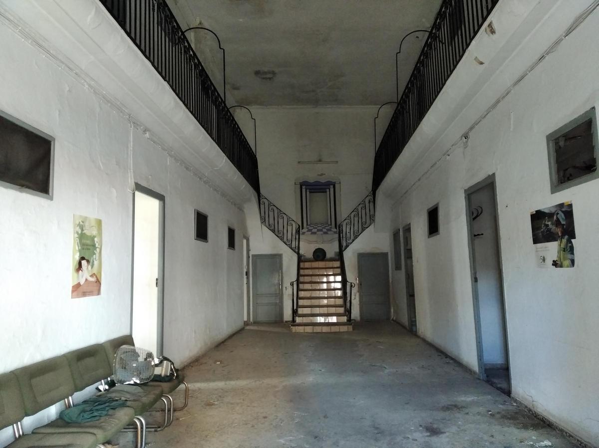 El interior del cuartel de 1886, un edificio que estuvo utilizando la Guardia Civil hasta hace una década