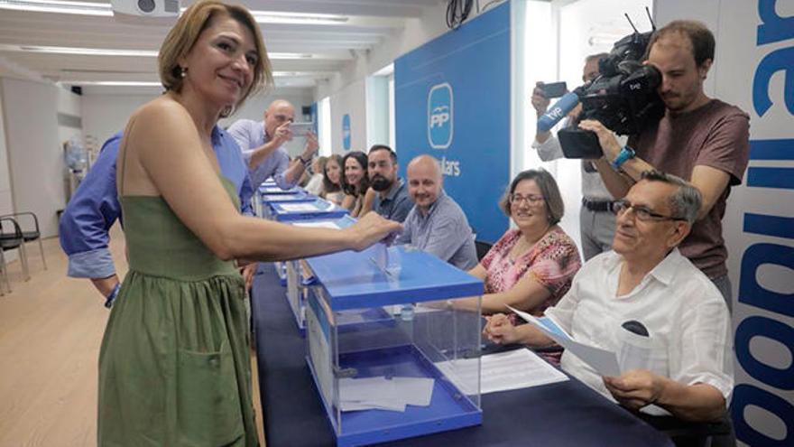 Marga Durán ha sido una de las primeras en votar.