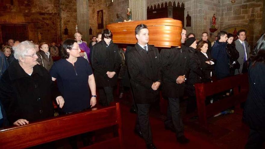 El funeral se celebró ayer en Santa María. // Rafa Vázquez