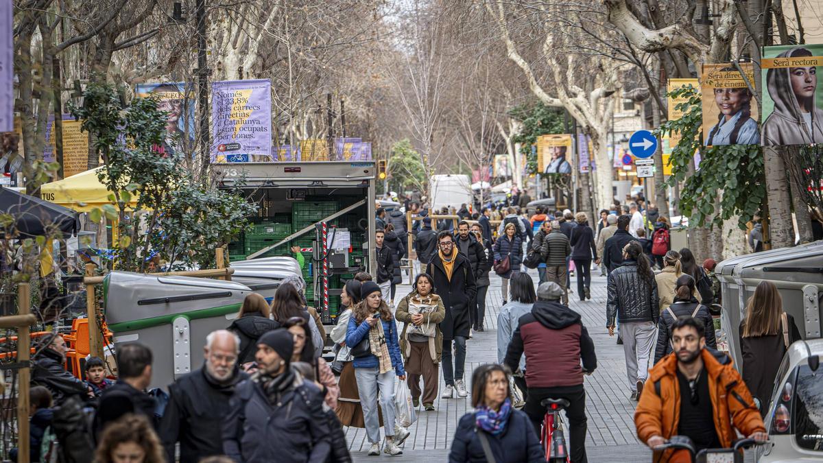 Consell de Cent, un día laborable reciente.