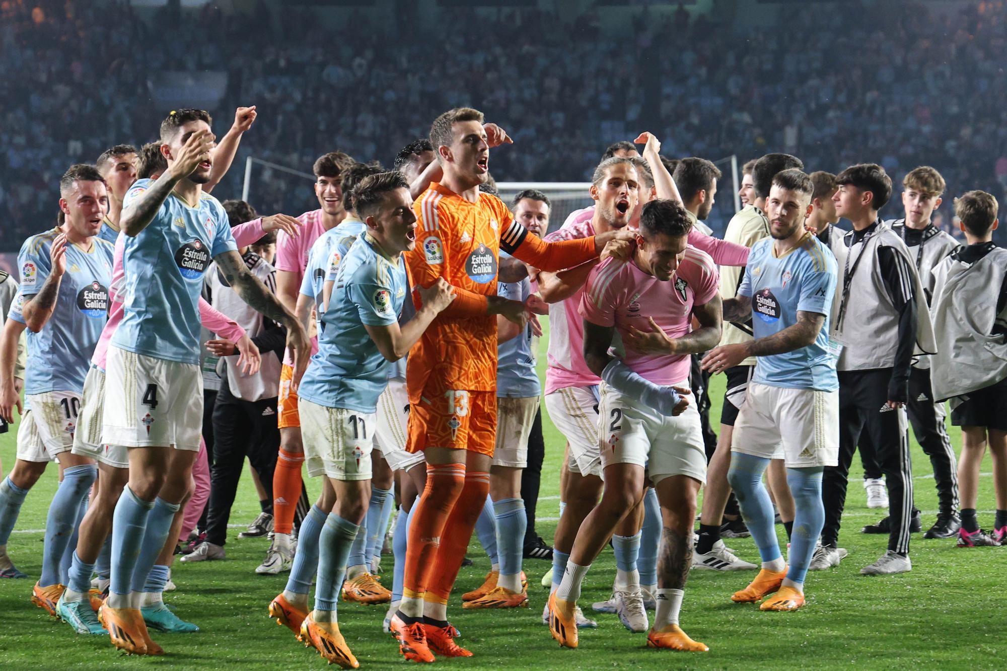 Lágrimas de felicidad en Balaídos: otro final de temporada agónico del Celta