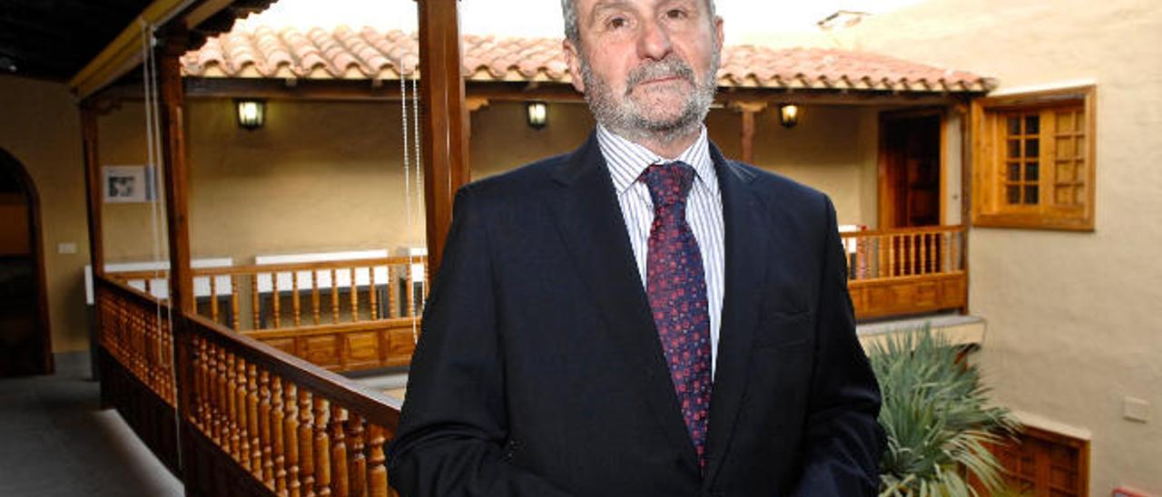 Víctor Morales posa en la Casa de Colón.